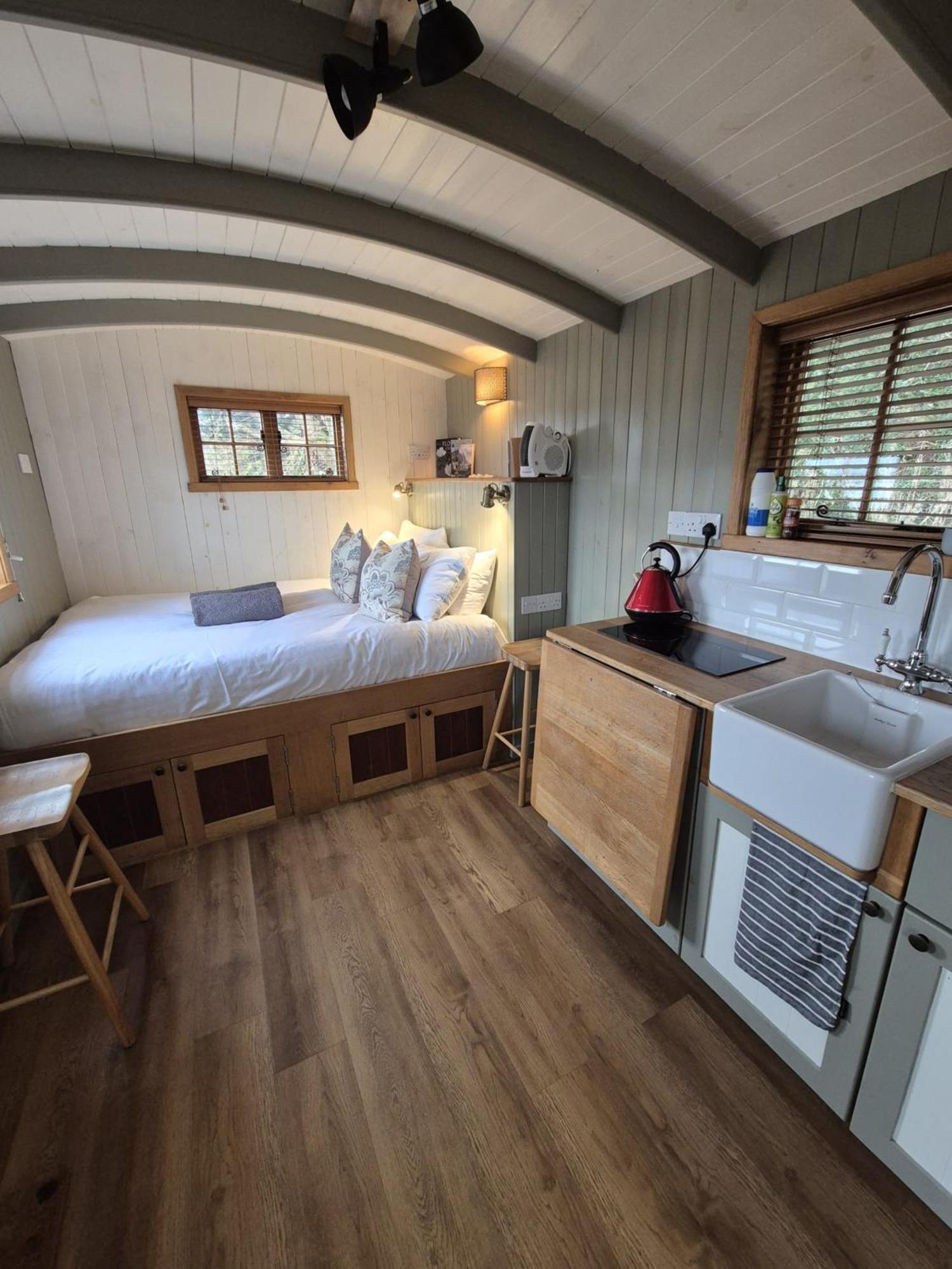 Corry Lodge Estate - Sheperds Huts Or Container Stays With Sea View Broadford (Isle of Skye) Zewnętrze zdjęcie